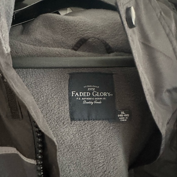 Men’s Coat - Picture 2 of 9